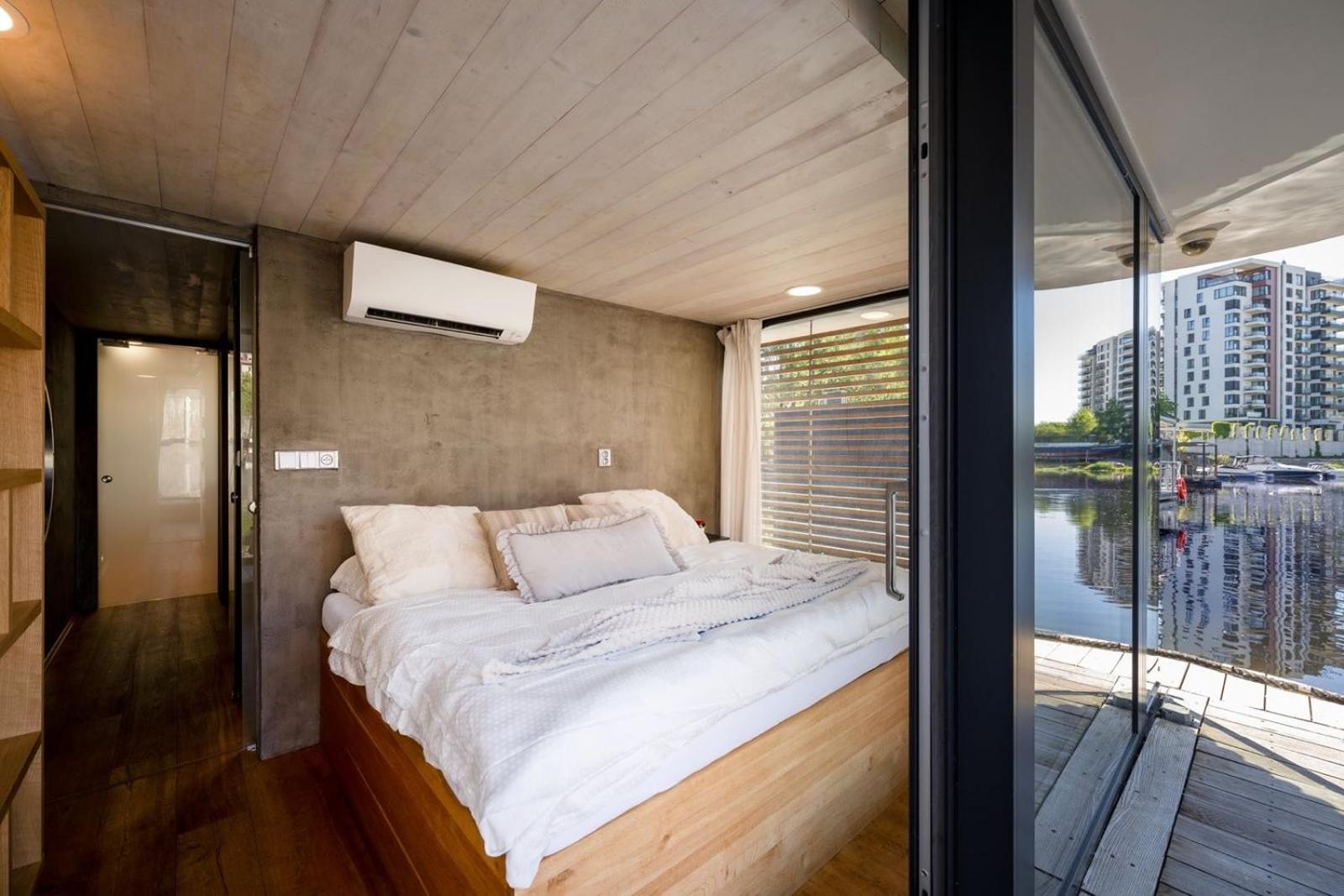 Hausboat Holesovice Hotel na wodzie *